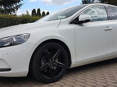 Gebraucht Volvo V40 Momentum 150 PS (110 kW) 2013 Weiß Limousine