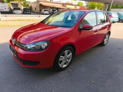 Gebraucht VW Golf VII Comfortline 105 PS (77 kW) 2012 Rot Limousine