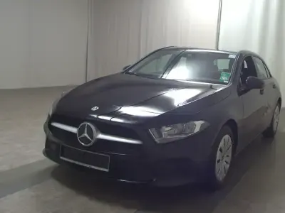 Gebraucht Mercedes A180 116 PS (85 kW) 2022 Schwarz Limousine