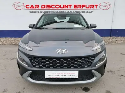 Gebraucht Hyundai Kona Select 120 PS (88 kW) 2023 Ecotronic grey / mic SUV