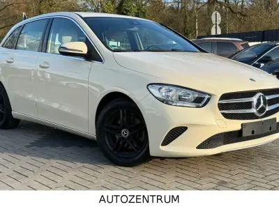Gebraucht Mercedes B200 150 PS (110 kW) 2019 Gelb Van / Kleinbus