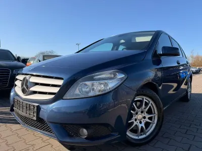 Gebraucht Mercedes B200 136 PS (100 kW) 2012 Blau Kleinwagen