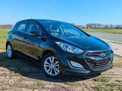 Gebraucht Hyundai i30 Classic 99 PS (72 kW) 2014 Schwarz Limousine