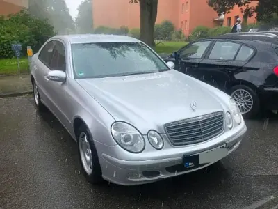 Gebraucht Mercedes E200 Classic 163 PS (119 kW) 2004 Silber Limousine