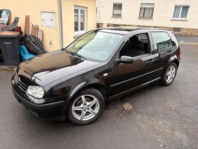 Gebraucht VW Golf IV 75 PS (55 kW) 2002 Schwarz Kleinwagen