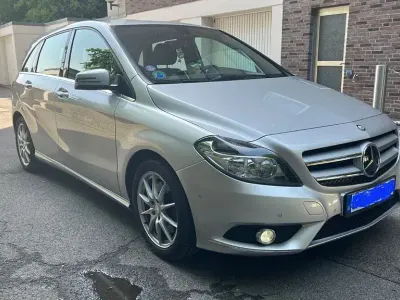 Gebraucht Mercedes B220 184 PS (135 kW) 2013 Grau Kleinwagen
