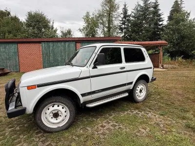 Gebraucht Lada niva 82 PS (60 kW) 2004 Weiß SUV