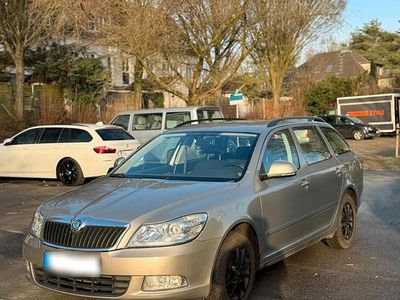 Gebraucht Skoda Octavia 106 PS (77 kW) 2011 Silber Kombi