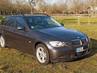 Grau Gebraucht 2008 BMW 320 Kombi | 3.990 € (Guter Preis)