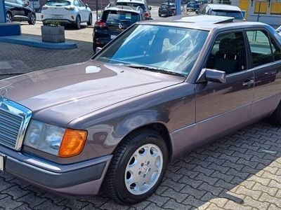 Gebraucht Mercedes 230 132 PS (97 kW) 1992 Violett metallic Limousine