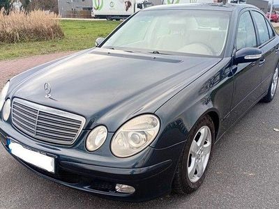 Schwarz Gebraucht 2002 Mercedes E240 Elegance Limousine | 2.800 € (Fairer Preis)
