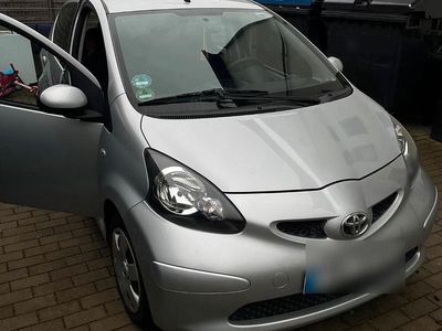 Gebraucht Toyota Aygo 68 PS (50 kW) 2008 Silber Kleinwagen