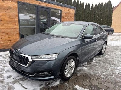 Grau Gebraucht 2021 Skoda Octavia Ambition Limousine | 14.490 € (Fairer Preis)