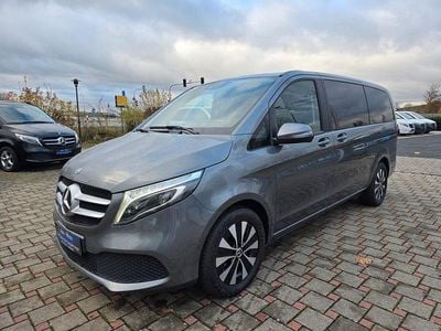 Grau Gebraucht 2022 Mercedes V300 Sport Van / Kleinbus | 43.300 € (Guter Preis)