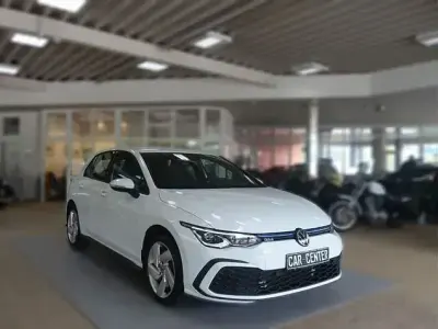 Używany VW Golf VIII GTE 245 KM (180 kW) 2021 Biały Sedan/Limuzyna