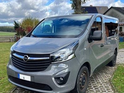 Grau Gebraucht 2016 Opel Vivaro Van / Kleinbus | 16.900 € (Fairer Preis)