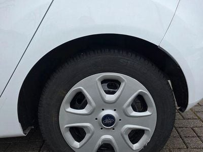 Weiß Gebraucht 2012 Ford Fiesta Limousine | 4.000 € (Fairer Preis)