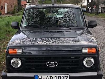 Braun Gebraucht 2021 Lada niva SUV | 15.000 € (Etwas zu teuer)