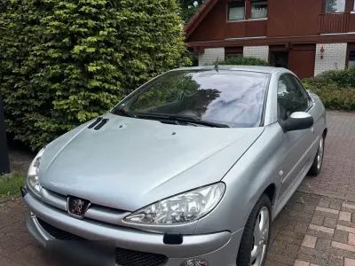 Gebraucht Peugeot 206 CC 109 PS (80 kW) 2004 Silber Cabrio