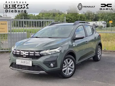 Gebraucht Dacia Sandero Expression 91 PS (66 kW) 2023 Safarigrüngrau Kleinwagen