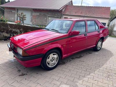 Begagnad Alfa Romeo 75 120 HK (88 kW) 1991 Röd Sedan