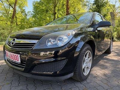 Usata Opel Astra Basis 116 CV (85 kW) 2009 Nero Berlina