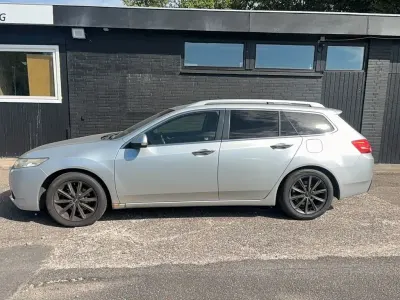 Gebraucht Honda Accord Executive 150 PS (110 kW) 2012 Grau Kombi