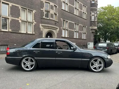 Gebraucht Mercedes C280 193 PS (141 kW) 1994 Schwarz Limousine
