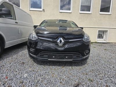 Usado Renault Clio 75 HP (55 kW) 2016 Preto Pickup