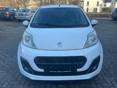 Gebraucht Peugeot 107 68 PS (50 kW) 2013 Weiß Kleinwagen
