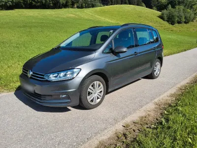 Gebraucht VW Touran Comfortline 150 PS (110 kW) 2019 Grau Van / Kleinbus