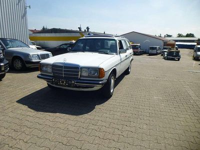 Gebraucht Mercedes 300 88 PS (64 kW) 1982 Weiß Limousine
