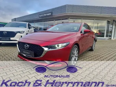 Neu Mazda 3 140 PS (102 kW) 2026 Rot Limousine