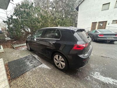 Second-hand VW Golf VII Trendline 116 CP (85 kW) 2020 Negru Berlinǎ