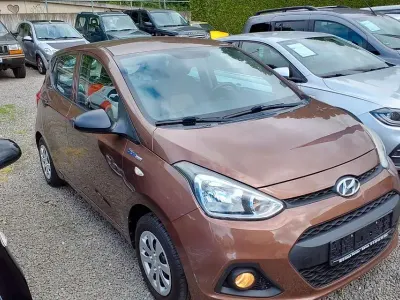Gebraucht Hyundai i10 Classic 67 PS (49 kW) 2015 Braun Kleinwagen