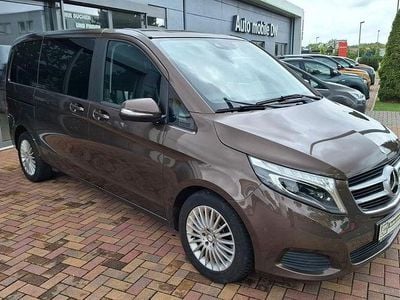 Mercedes V220