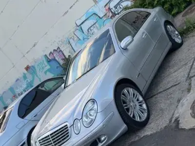 Gebraucht Mercedes E200 Avantgarde 163 PS (119 kW) 2005 Silber Limousine