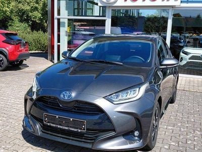 Grau Neu 2025 Toyota Yaris Hybrid Comfort Limousine | 26.190 € (Fairer Preis)