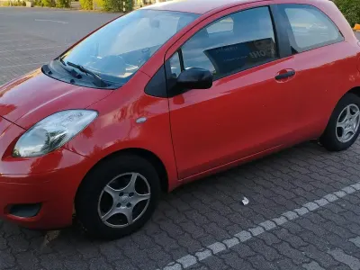 Gebraucht Toyota Yaris 69 PS (50 kW) 2010 Rot Kleinwagen