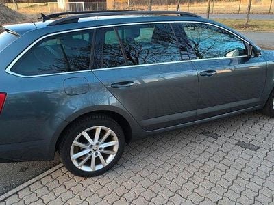 Gebraucht Skoda Octavia Elegance 150 PS (110 kW) 2014 Grau Kleinwagen