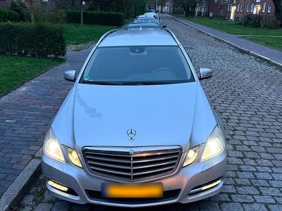 Usata Mercedes E200 136 CV (100 kW) 2012 Argento Station wagon
