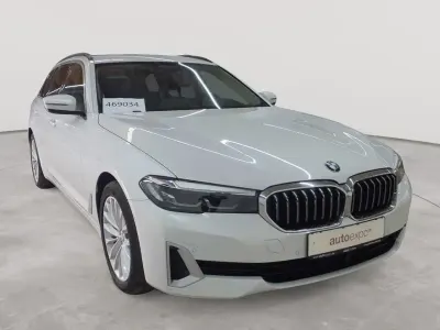Gebraucht BMW 520 Luxury Line 184 PS (135 kW) 2023 Mineralweiß metallic Kombi