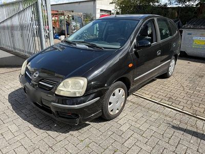 Nissan Almera Tino