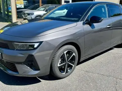 Gebraucht Opel Astra 131 PS (96 kW) 2025 Vulkan grau met. Kleinwagen