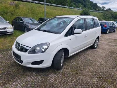 Gebraucht Opel Zafira Family 120 PS (88 kW) 2014 Weiß Van / Kleinbus