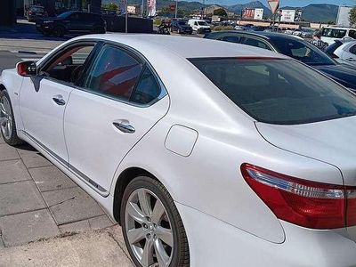 Weiß Gebraucht 2011 Lexus LS600h Ambience Line Limousine | 45.000 €