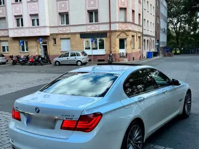 Gebraucht BMW 740 308 PS (226 kW) 2011 Weiß Limousine