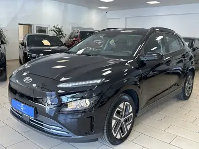 Gebraucht Hyundai Kona Select 100 kW (136 PS) 2022 Schwarz SUV