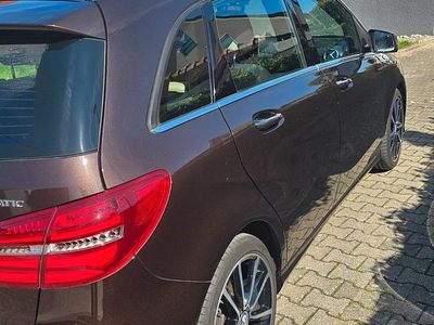 Usata Mercedes 200 136 CV (100 kW) 2014 Marrone Berlina