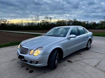 Gebraucht Mercedes E220 Classic 170 PS (125 kW) 2006 Silber Limousine